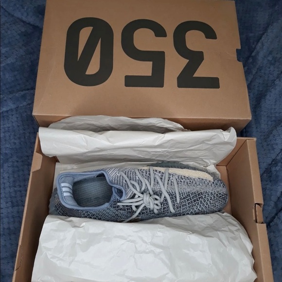 ‼️SOLD Yeezy 350 v2 Ash Blue SOLD‼️ - Picture 6 of 8